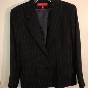 NWOT Anne Klein black w beige pinstripe blazer.